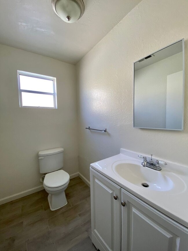 Building Photo - 3 bedroom unit with private laundry. 2 OFF...