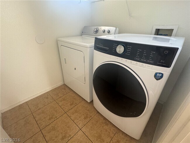 Building Photo - 313 Lilac Arbor St