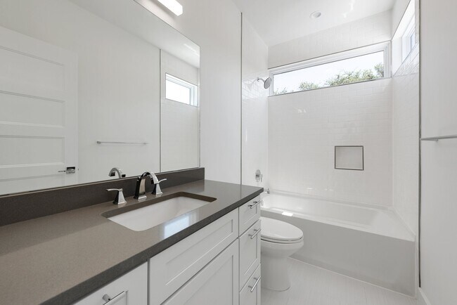 Building Photo - 3107 Walling Dr