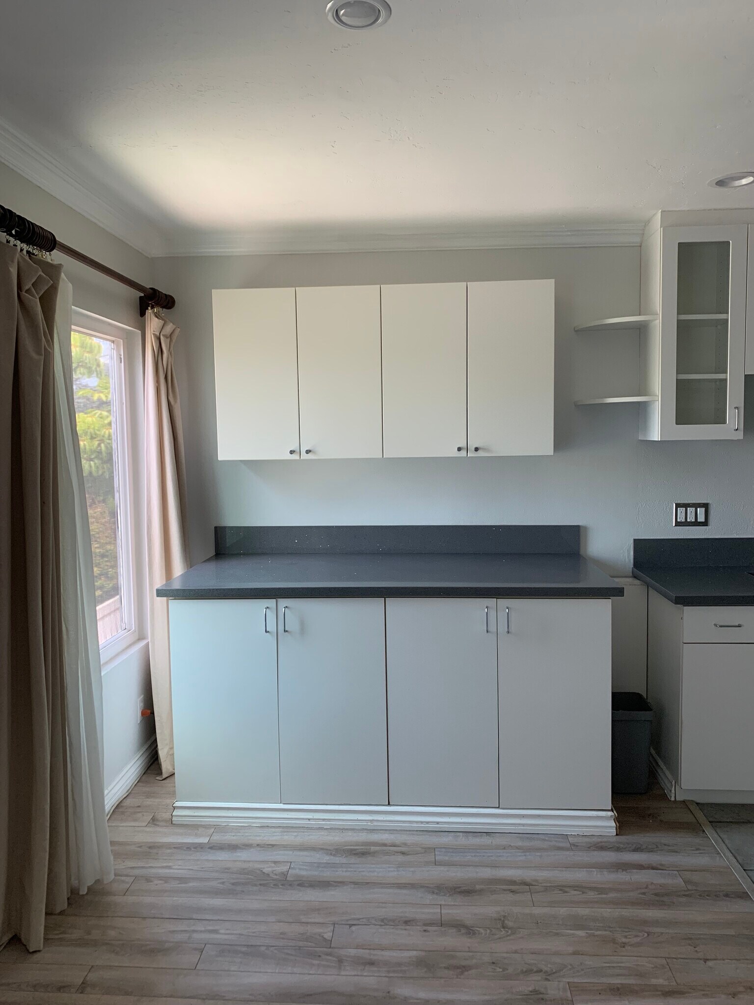 Laundry and storage - 4062 Georgia St