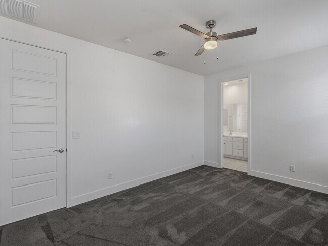 Building Photo - 4910 S Tune