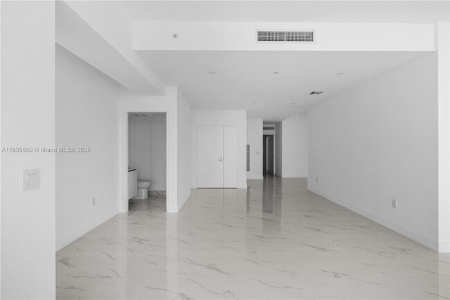 Building Photo - 700 NE 24th St