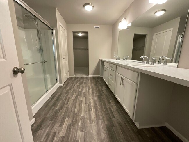 Building Photo - Beautiful 4 Bedroom, 2.5 Bath Home Availab...