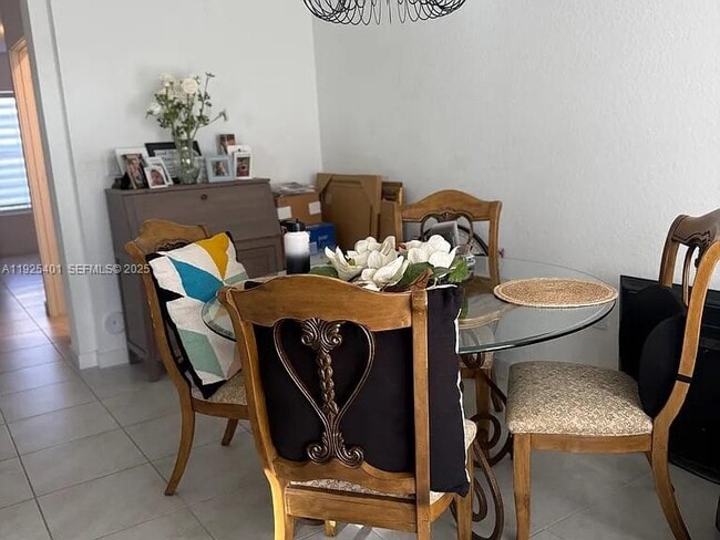 Building Photo - 493 NE 4th St