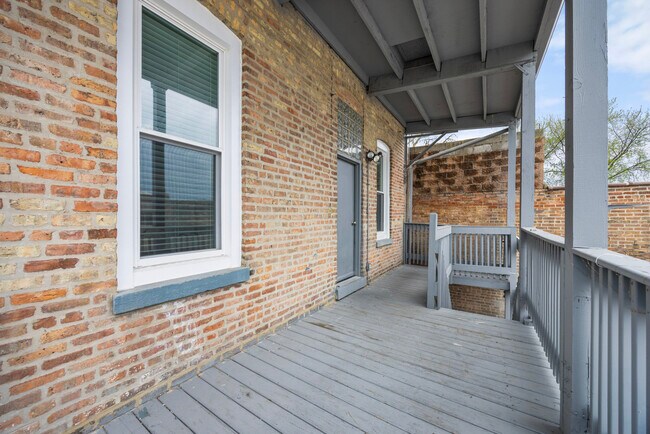 Building Photo - 2228 S Wood-2