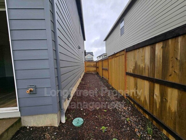 Building Photo - 412 Lost Lake St NE