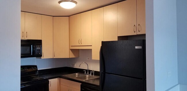 Building Photo - 4250 N Marine Dr