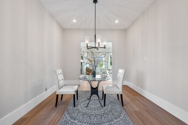 Building Photo - 115 Cuvier St
