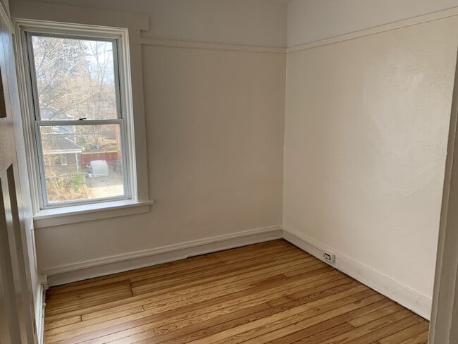 Building Photo - Great Morningside Row House with Front Porch!