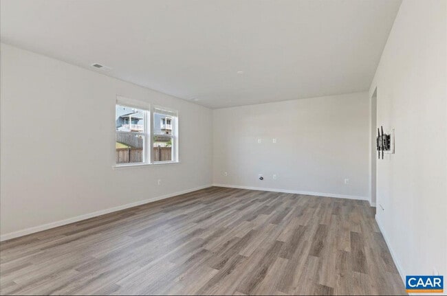 Building Photo - 407 Meadows Dr