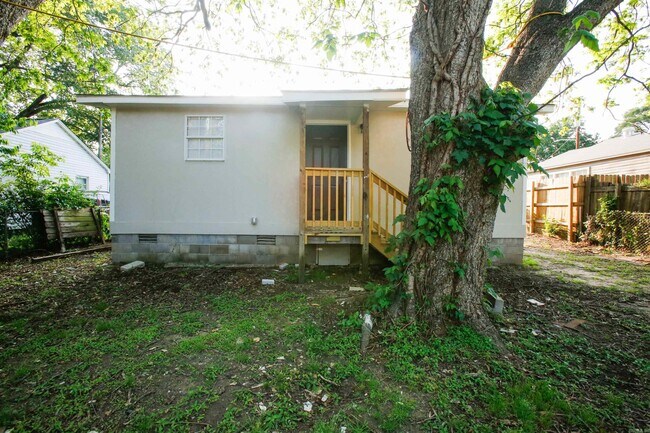 Building Photo - 514 Pollock St