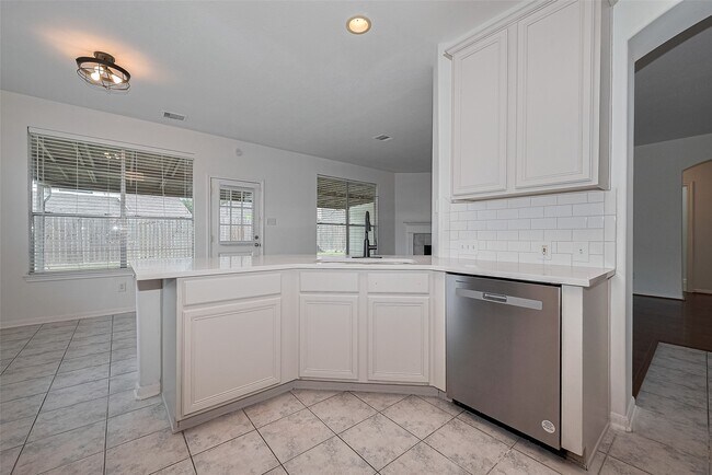 Building Photo - 15603 Mustang Island Dr