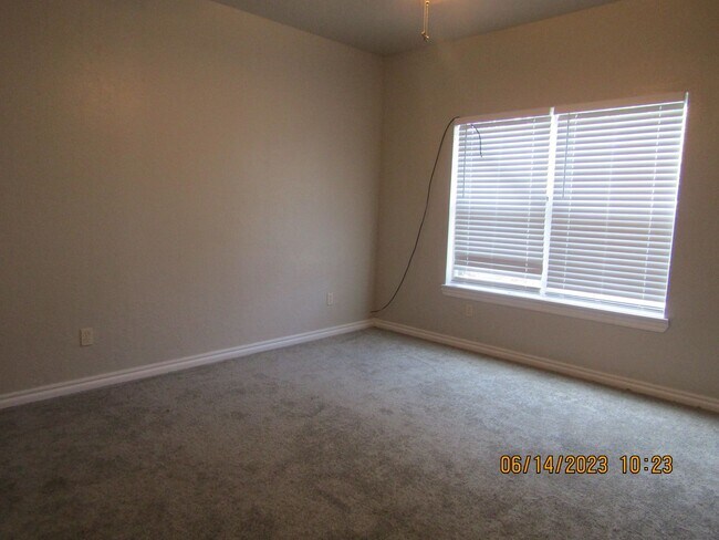 Building Photo - ALL ELECTRIC HOME!! PETS NEGOTIABLE WITH OWNER APPROVAL!!