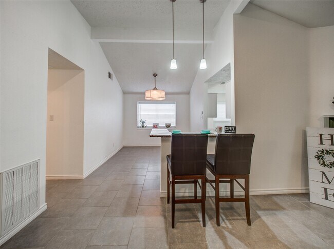 Building Photo - 7114 Buchanan Dr