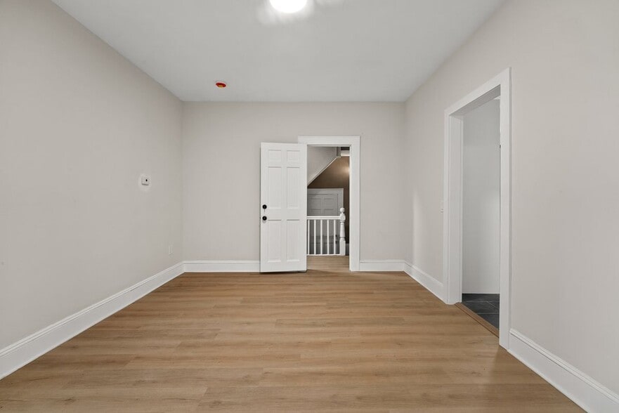 Building Photo - 28 Riverside Pl