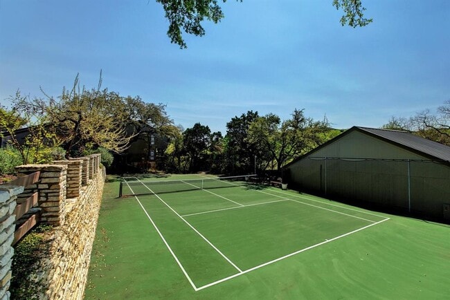 Building Photo - 1821 Westlake Dr