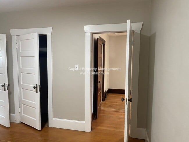 Building Photo - 2 Bedroom House