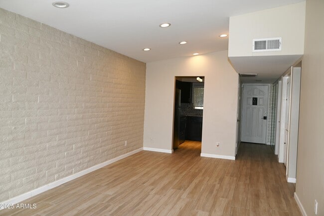 Building Photo - 3066 N 32nd St