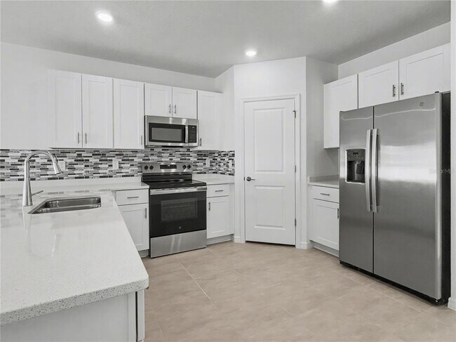 Building Photo - 1931 Rosewood Cir