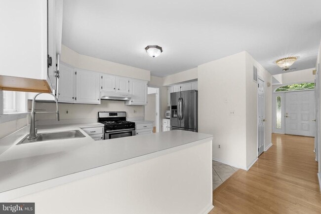 Building Photo - 53 Perilli Dr