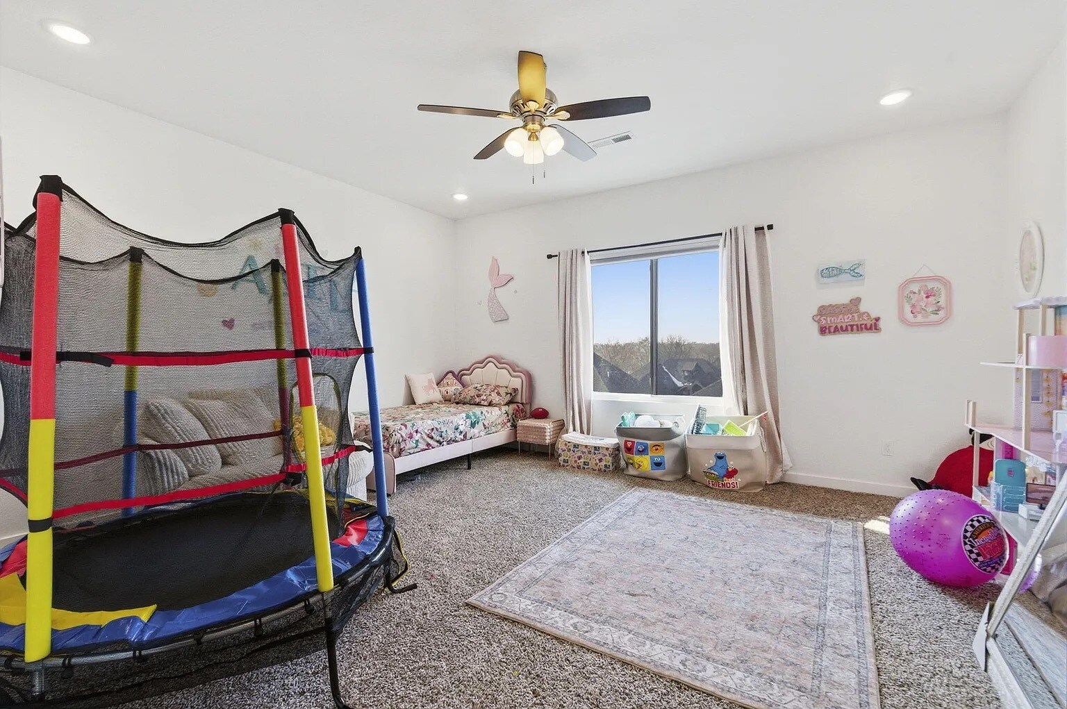 Building Photo - 703 S Hickory Dr