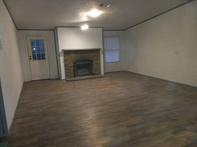 Primary Photo - 209 S Ave B
