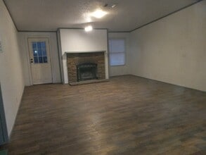Building Photo - 209 S Ave B