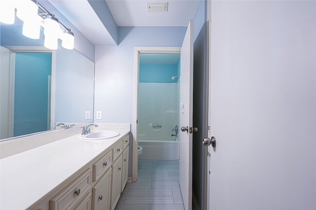 Building Photo - 2306 Wallingford Dr