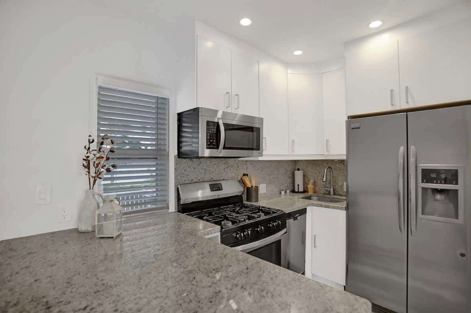 Building Photo - 37 Hendricks Isle