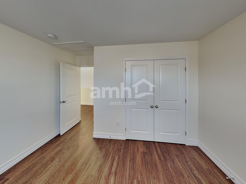 Building Photo - 5824 Petronius St