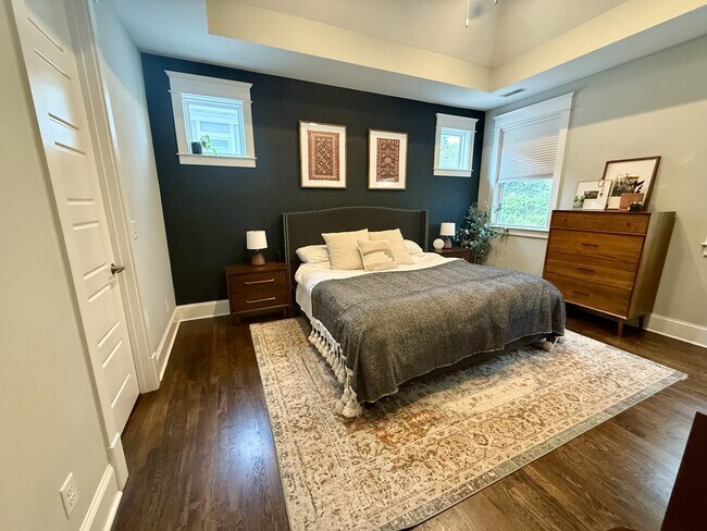 Building Photo - 2417B Porter Rd