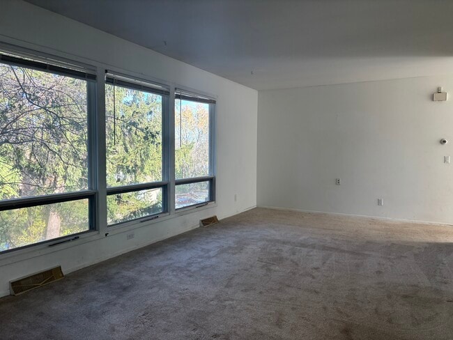 Building Photo - 6506 Putnam Rd