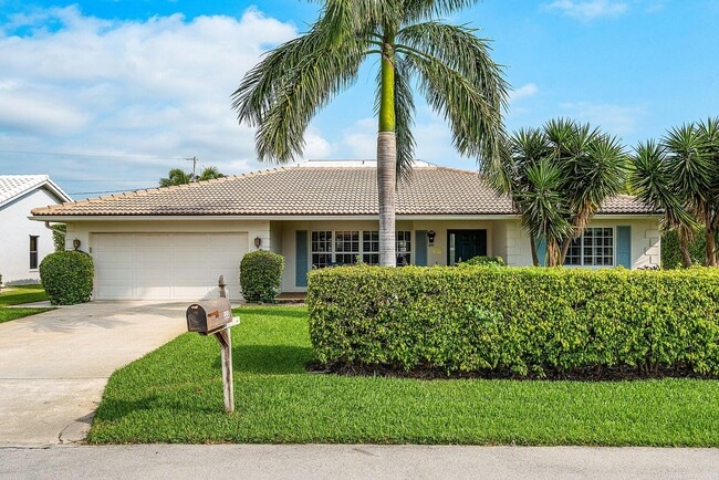 Primary Photo - 899 Barcelona Dr
