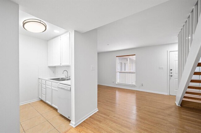 Building Photo - 8100 Seawall Blvd