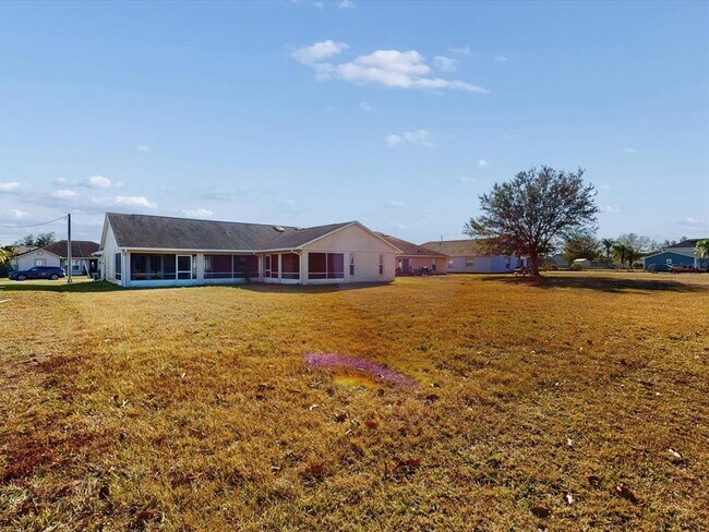 Building Photo - 978 Alsace Dr