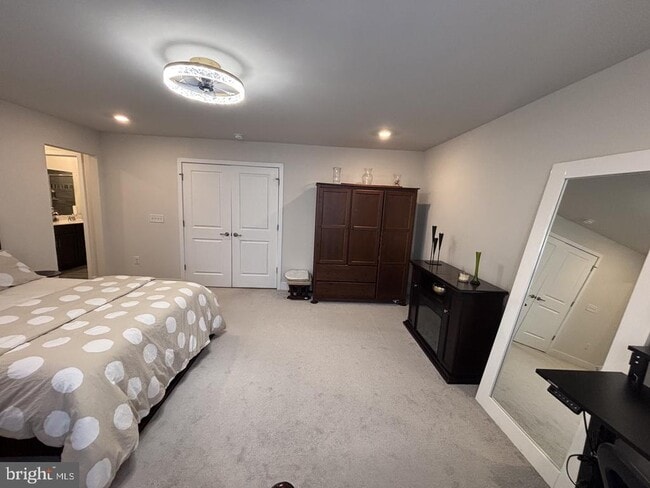 Building Photo - 983 Skylar Ct.