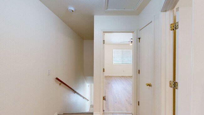 Building Photo - Cozy Townhouse NO CARPET DOWNSTAIRS by FORT HOOD!