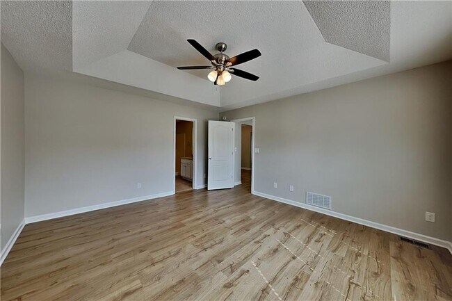 Building Photo - 42 Oak Springs Ln