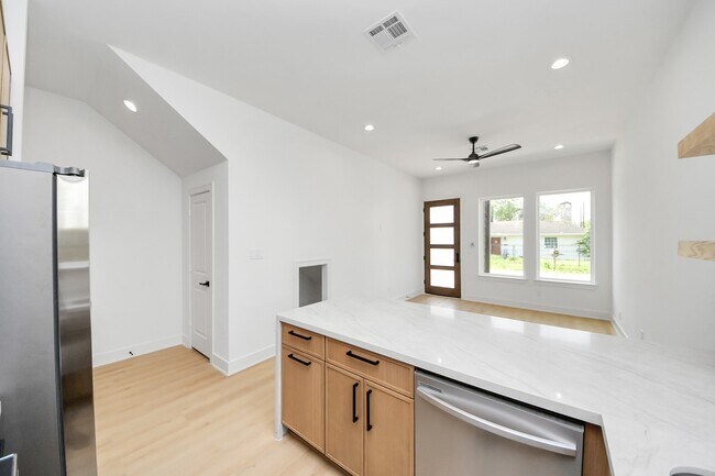 Building Photo - 4607 Gunter St