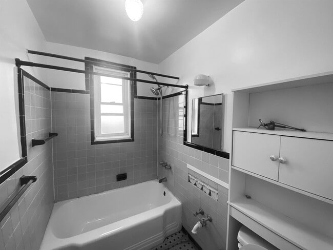 Building Photo - 965 Avenue C