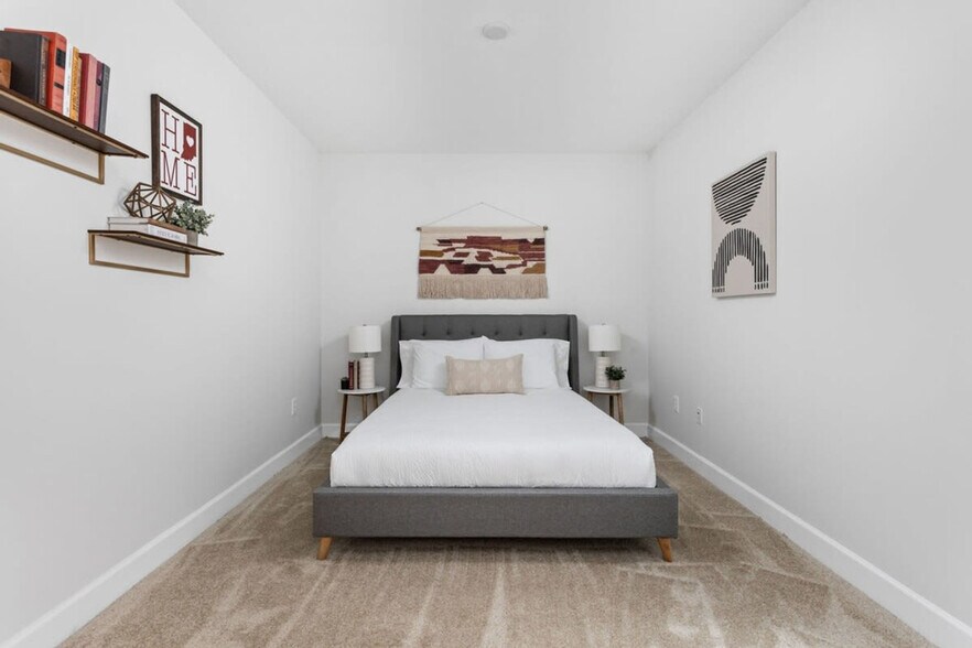 Building Photo - 5858 N College Ave