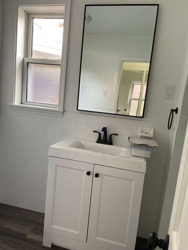 Building Photo - Available April 2026 - 2 Bedroom Home in Dormont w/ Central AC and Off-Street Parking Pad!