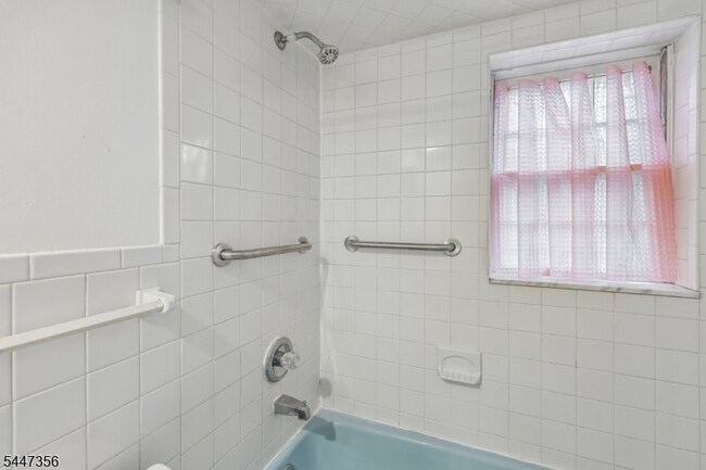 Building Photo - 135 S Maple Ave