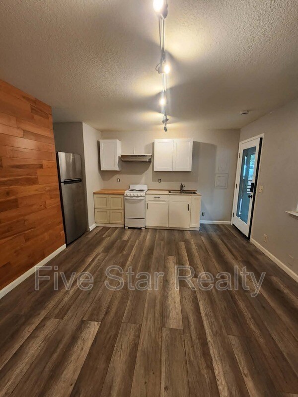 Building Photo - 12896 Rices Crossing Rd