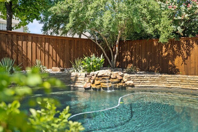 Building Photo - 2721 Stonepointe