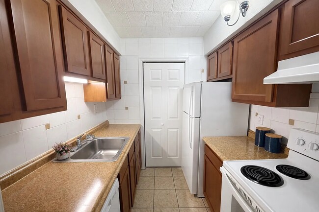 Interior Photo - SYCAMORE APARTMENTS -- 130