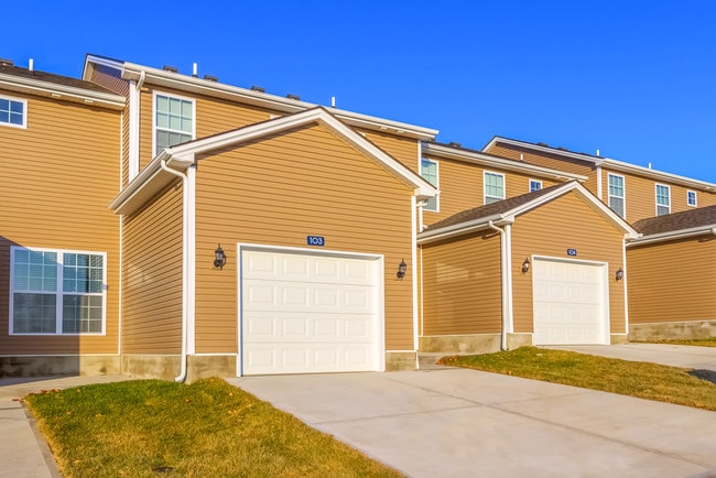 Building Photo - The Townhomes at Glasford Square