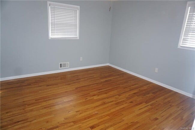 Building Photo - 40 Ludvigh Rd