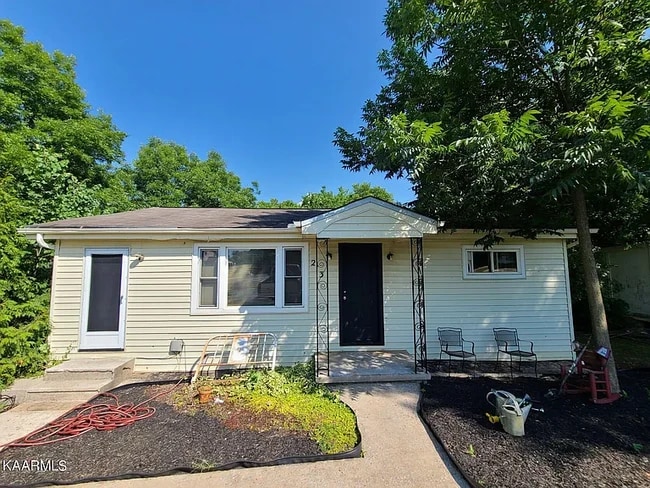 Building Photo - 213 Maryville Hwy