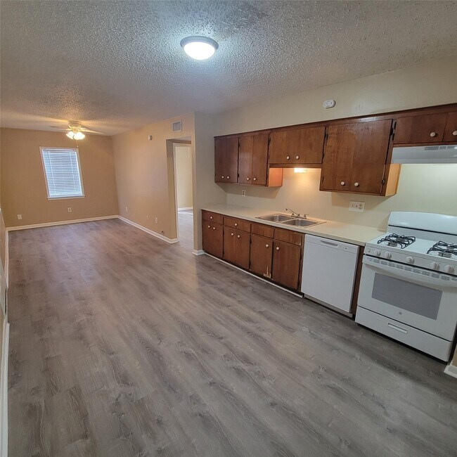 Building Photo - 802 Avenue K Ave